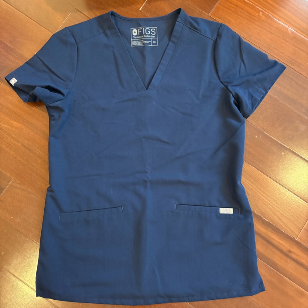 Figs scrub top